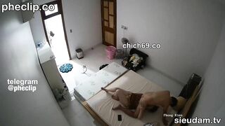 MBBG cô đơn ở nhà ko thích mặc quần áo gì