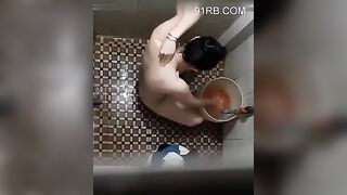 Quay lén sinh viên cùng trọ đi tắm