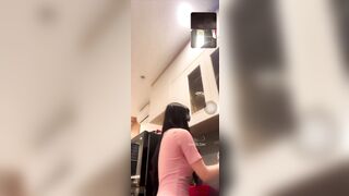 Clip Sex Hằng Hằng Móc Lồn Chat Sex Ngay Trong Bếp Lúc Nấu Ăn 2