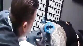 Xăm Lồn cho Chị khách Mà khí dâm chảy như suối ga djt nhau luôn