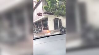Được Em Nhân Viên Ngân Hàng Phục Vụ Trên Xe