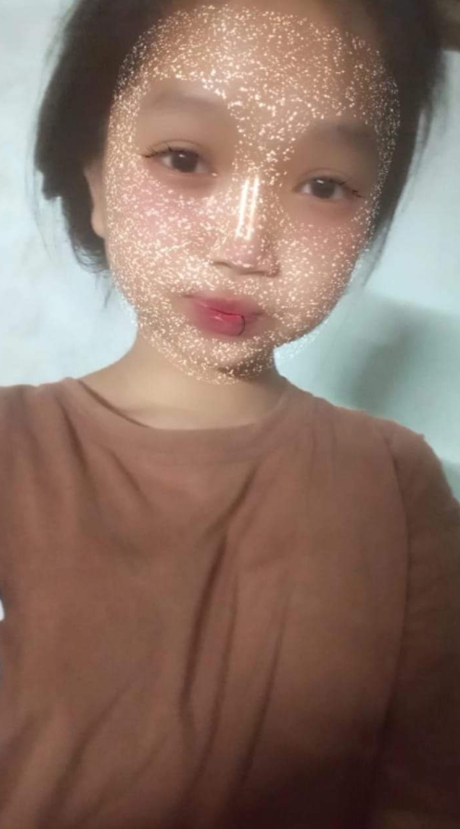 Dụ bé cạo lông tơ, bé để cho cạo