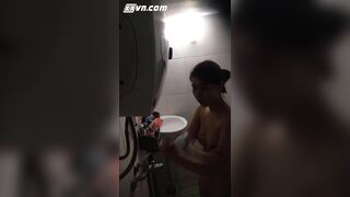 Quya lén, Con e Họ Đi Tắm Móc lồn Rên Rỉ bị nó phát hiện và cái kết