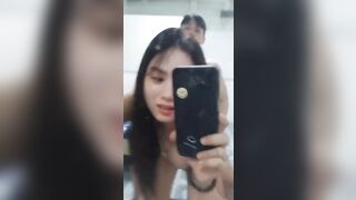 Hàng ngày em đi học về áo còn chưa kịp cởi mà nhìn em nứng quá chịch luôn