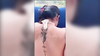 Chơi em sinh viên kính cận bên cửa sổ trong chuyến du lịch