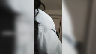 Bé nữ sinh đòi ngồi lên trên nhưng vẫn bắt anh phải chủ động nhấp 2