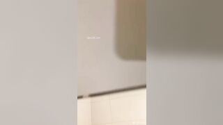 Dẫn người yêu vào WC trung tâm thương mại chịch