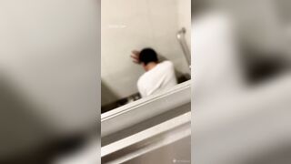 Dẫn người yêu vào WC trung tâm thương mại chịch