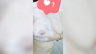 Em học sinh lớp 10 vú bự tập show vú quá xinh luôn anh em
