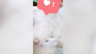 Em học sinh lớp 10 vú bự tập show vú quá xinh luôn anh em