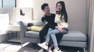 Em gái ngây thơ bị lão bản lừa địt quay video mà không biết lại còn bú cu rất nhiệt