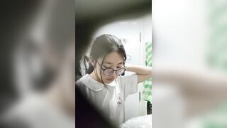 em gái Hồng Kông đi học về thay đồ