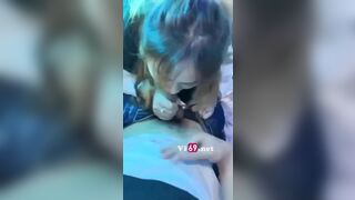 Cơn nứng đến thì trên xe khách em cũng kéo quần anh ra bú cu ngấu nghiến