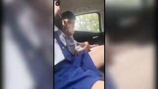 Thầy giáo gạ địt em học sinh c3 mình dây  trên ô tô bắn tinh vào lồn