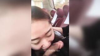 Bú cặc to cho thằng bạn trên xe khách trên đường về quê dâm đãng kích thích