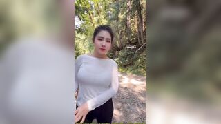 Đưa em gái dâm ra biển địt nhau trước mặt người lạ bú cu dâm đãng