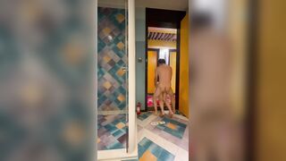 Loạn luân bố dượng huấn luyện con riêng thành con đĩ hành hạ địt nhau public trc cửa