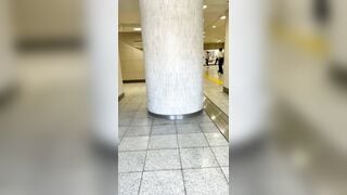 Gái xinh đam mê khoe hàng public trên tàu điện ngầm