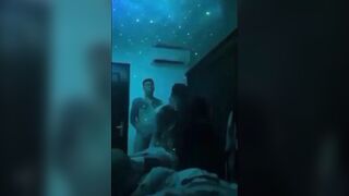 Địt tập thể em gái xinh vú to lồn múp xả đồ trong phòng