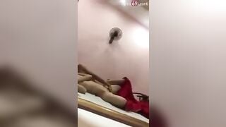 Cho t sờ lồn t mới Ngủ được, Ai ngờ Nó móc lồn xong hấp dâm con bạn luôn