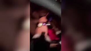 Đưa em nó ra công viên bắt cởi quần ra khoe lồn bú mút con cặc dâm đãng