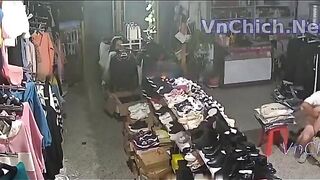Quay lén Shop quần áo, Phát hiện Chủ quán Djt e nhân viên rên rỉ nât bím