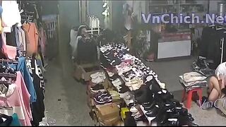 Quay lén Shop quần áo, Phát hiện Chủ quán Djt e nhân viên rên rỉ nât bím