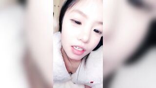Em sinh viên Loli xinh gái thủ dâm ở KTX của trường học