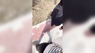 Móc lồn e thư kí dâm đãng là con đĩ thích show lồn public giữa công viên