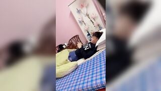 Đang lén Sục Cu bị Con bạn Phát hiện, Nó sục cu cho djt nhau sướng vl