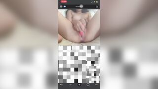 em gái ome tv thủ dâm bằng sex toy với cái lồn múp không lông