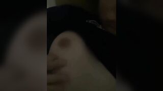 bé *** nứng lồn nhét cả bàn chải điện vào lồn