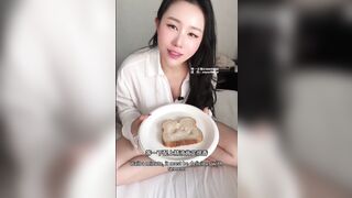 Gái xinh thích bú cu lấy tinh trùng chấm bánh mì dâm đãng