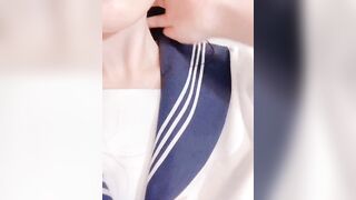 E học sinh nứng lồn tập móc lồn bắn nước trong nhà vệ sinh trường