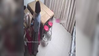 Quay lén khách hàng đi triệt lông lồn siêu múp nhiều nước