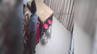 Quay lén khách hàng đi triệt lông lồn siêu múp nhiều nước