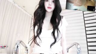 Gái xinh show hàng trên app