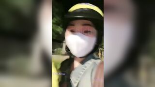 Em gái vú to lên cơn nứng lồn gạ địt anh xe ôm đi nhà nghỉ xả tress dâm đãng