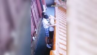 2 em học sinh đi ngoại khoá cũng lén trốn đi địt nhau dâm đang kích thích