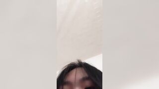 Bé học sinh non tơ. Thơm ngon, bướm hồng mặt non