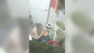 bà dì tắm