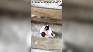 Hai học sinh làm nhau ngay tại hẻm trường