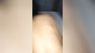 Vừa địt vừa lấy dây lưng đánh em vì chơi bình thường không đủ sướng