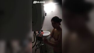 Quay lén Bà chị họ Đi tắm, Thay đồ Mặc váy không mặc quần lót móc lồn rên rỉ