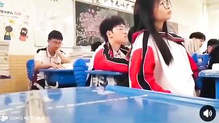 Lén Bóp Vú Móc lồn con Bạn thân trong lớp học bị phát hiện