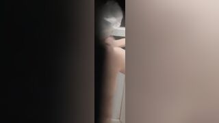 Trời lạnh quá nên chị lười tắm