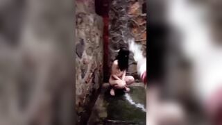 Đánh ghen lột đồ còn bị đổ sữa vô bướm
