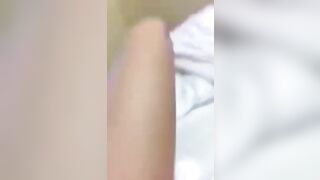 đang đụ mà anh lại rút ra xong móc khiến em bắn nước tung tóe
