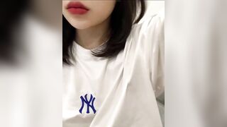 em Sv năm nhất lồn múp dâm đãng thủ dâm cùng sextoy cực nứng