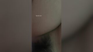 Sex Chơi Cái Lồn Ướt Nhẹp Đầy Lông Của Em Hàng Xóm Dâm Đãng